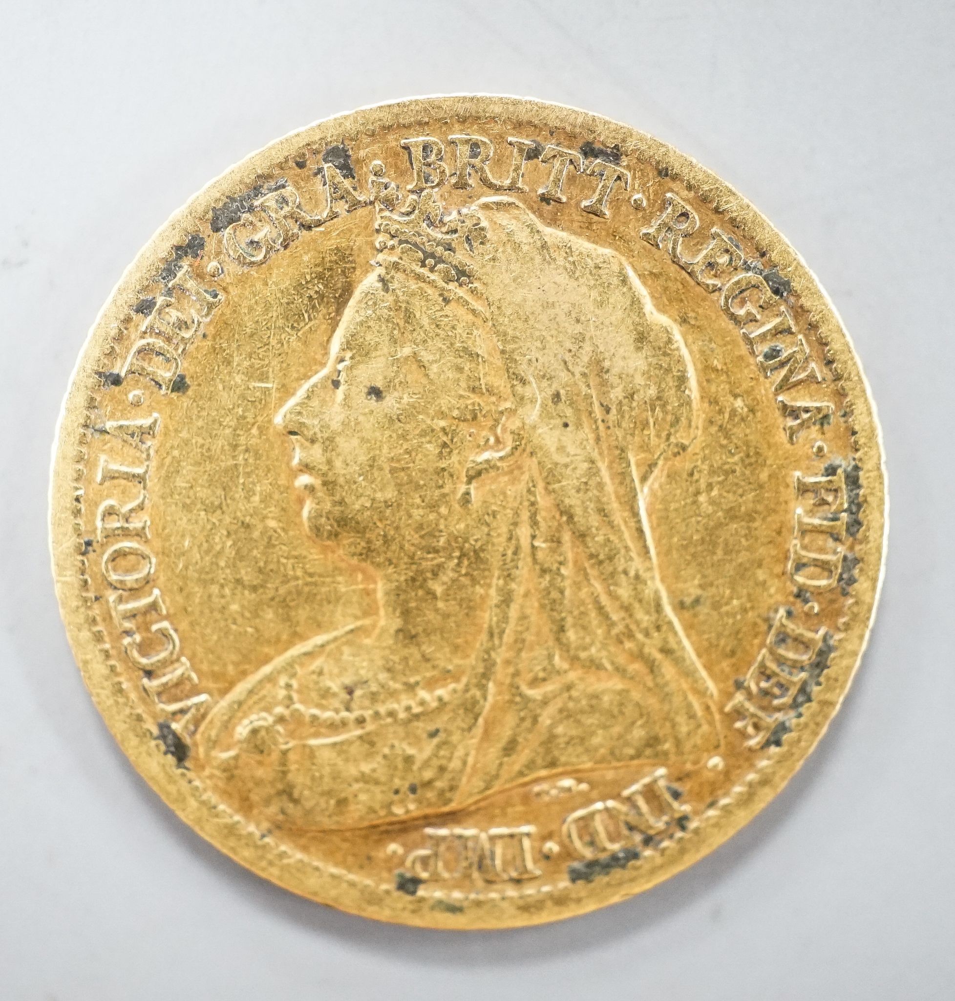 A Victoria gold 1900 half sovereign.